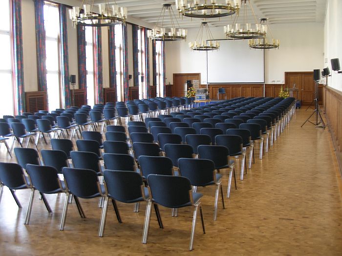 00 143 Linke Aula Raumbild